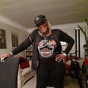 Meet your Posher, Leona